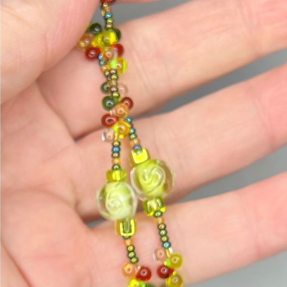Glass bead necklace lime + w/black pendant - Picture 9 of 10
